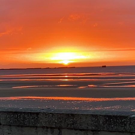 Gites "Plage" Ou "Pieds Dans L'Eau" En Front De Mer A Asnelles , 3Km D'Arromanches, 10Km De Bayeux Exteriér fotografie