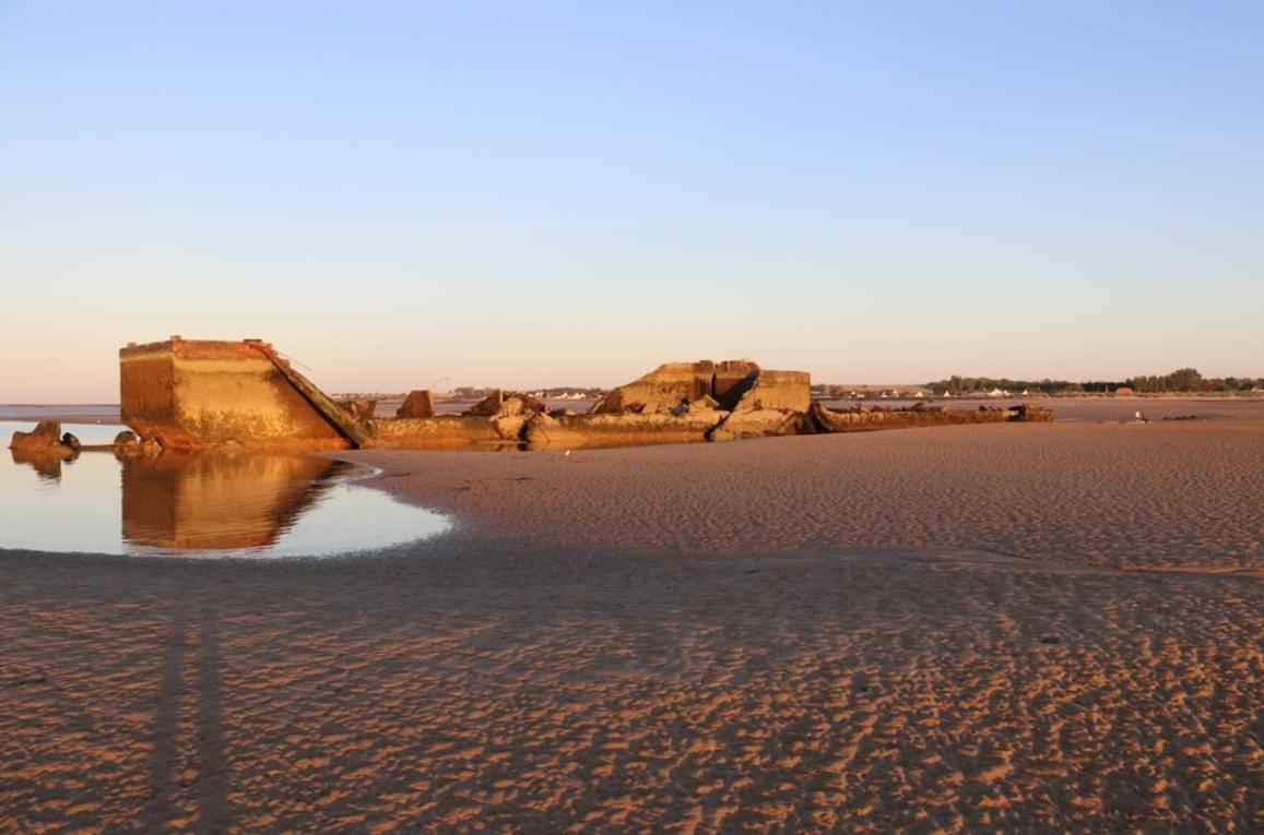 Gites "Plage" Ou "Pieds Dans L'Eau" En Front De Mer A Asnelles , 3Km D'Arromanches, 10Km De Bayeux Exteriér fotografie