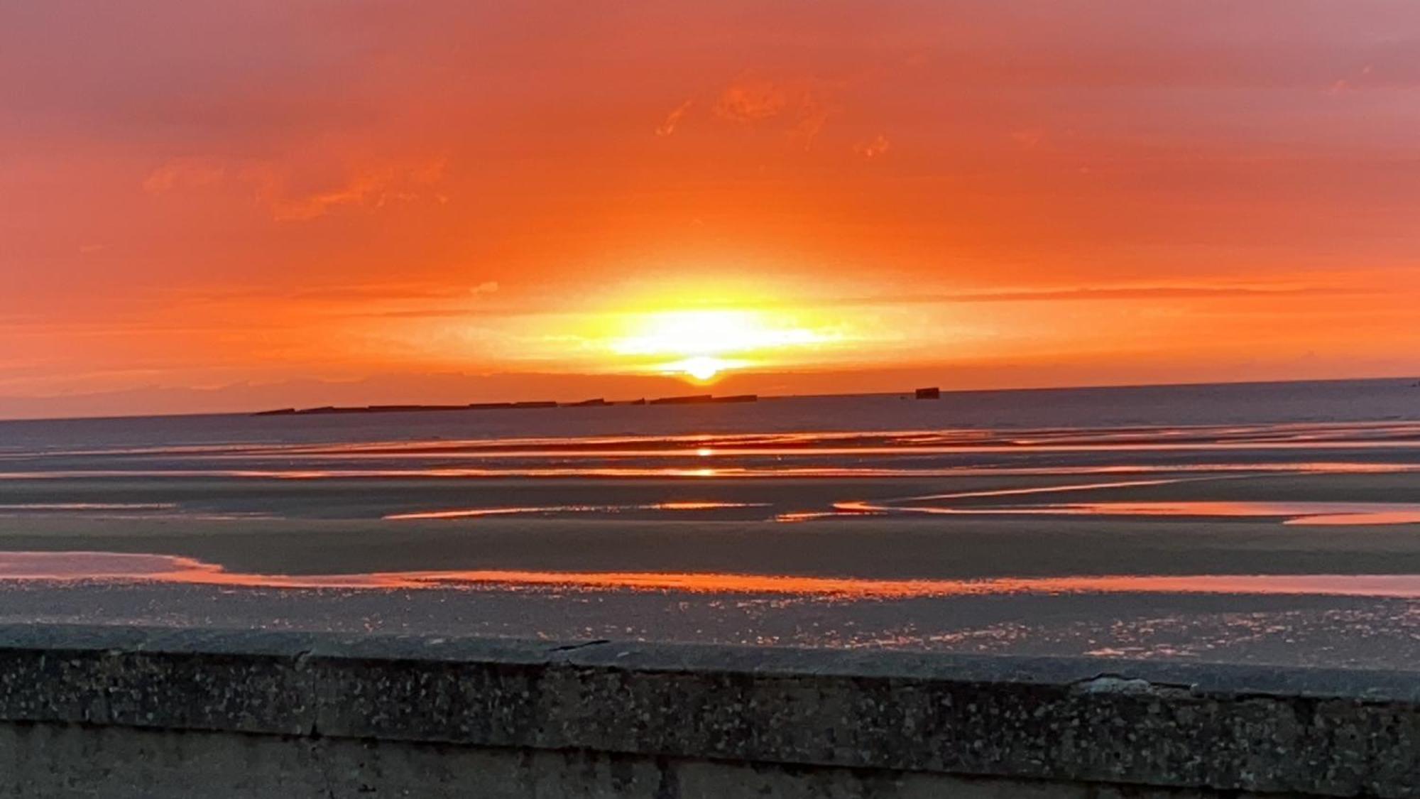 Gites "Plage" Ou "Pieds Dans L'Eau" En Front De Mer A Asnelles , 3Km D'Arromanches, 10Km De Bayeux Exteriér fotografie